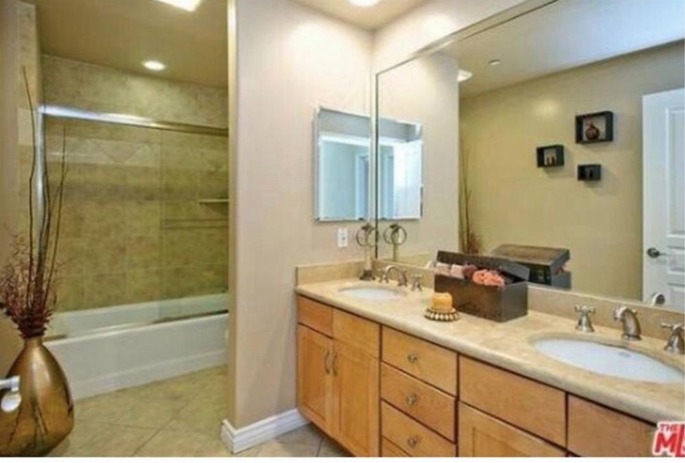 1861 Veteran Ave. #201